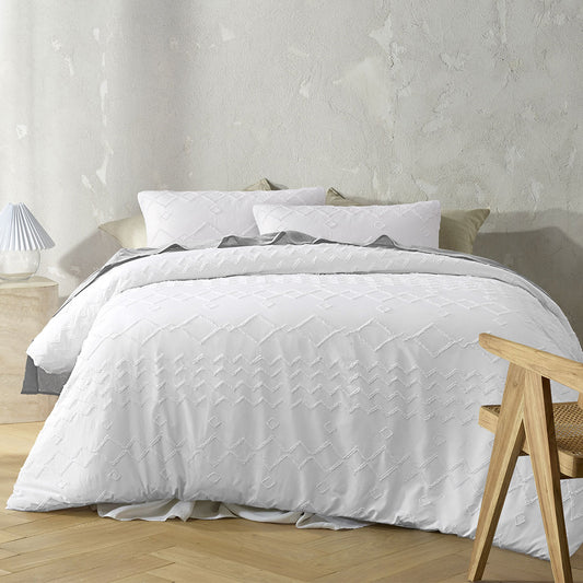 White Zig Zag Quilt Cover Set